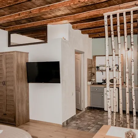 Garden Apartment *
